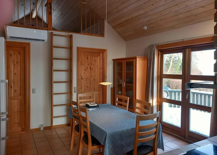 Cozy Near Forest And בית נופש *